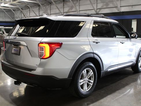 Used 2020 Ford Explorer XLT image 12
