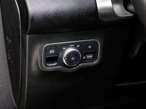 Used 2024 Mercedes-Benz GLB 35 AMG 4MATIC image 30