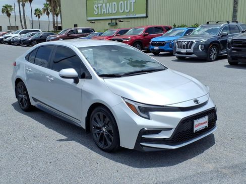 Used 2025 Toyota Corolla SE FWD image 2