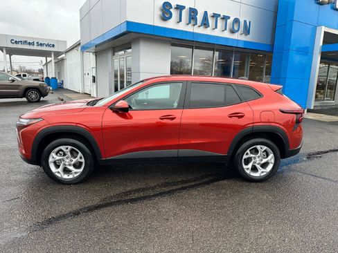 Used 2024 Chevrolet Trax LS w/ LS Convenience Package image 8