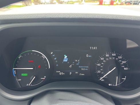 Used 2025 Toyota Sienna LE AWD/4WD image 3