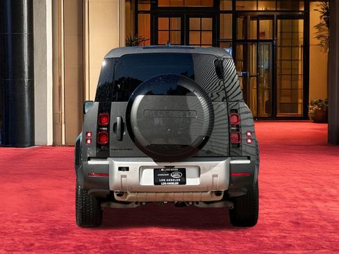 Used 2025 Land Rover Defender 130 S image 11