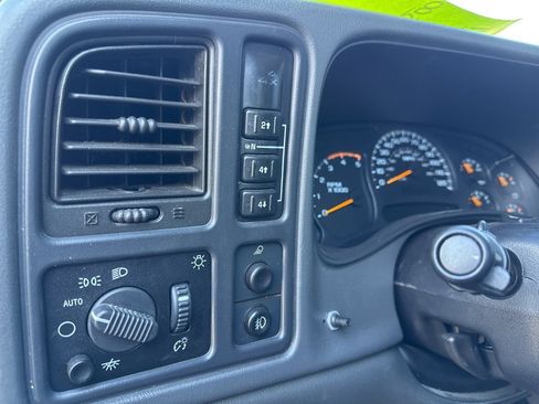 Used 2004 Chevrolet Silverado 2500 LT w/ Heavy-Duty Power Package image 19