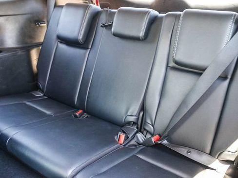 Used 2018 Toyota Highlander SE FWD image 23