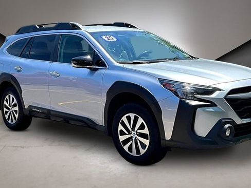 Used 2025 Subaru Outback Premium AWD/4WD image 3