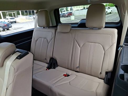 Used 2022 Ford Expedition Max Limited AWD/4WD image 12