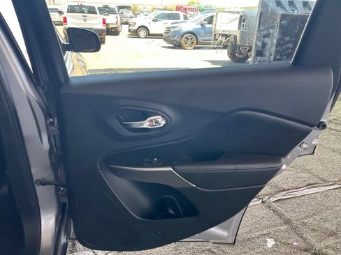 Used 2020 Jeep Cherokee Latitude Plus FWD image 17