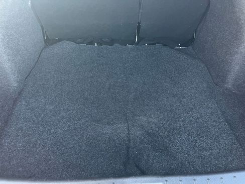 Used 2025 Nissan Versa SV FWD image 31