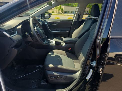 Certified 2025 Toyota RAV4 XLE AWD/4WD image 16