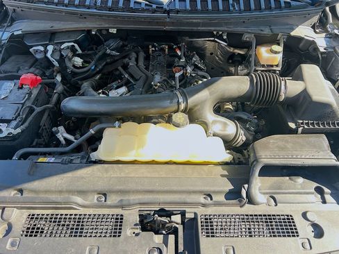 Used 2024 Ford Expedition XLT image 31