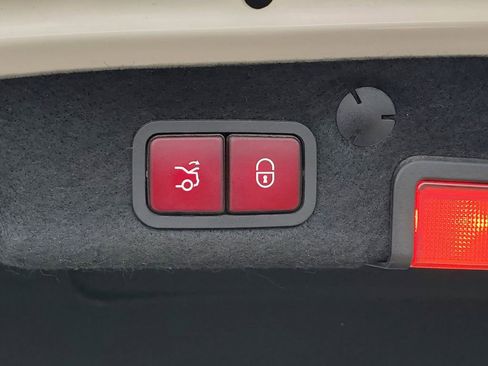 Used 2019 Mercedes-Benz C 300 4MATIC Sedan image 10