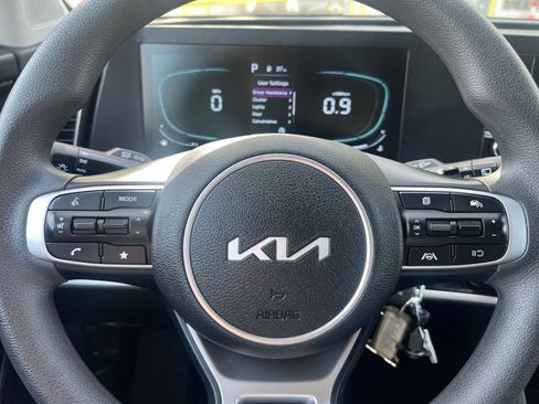 Used 2025 Kia Sportage LX image 28