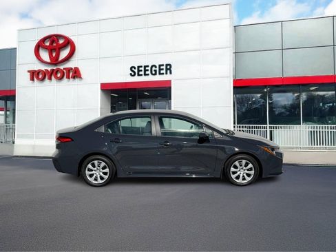 Used 2025 Toyota Corolla LE image 2