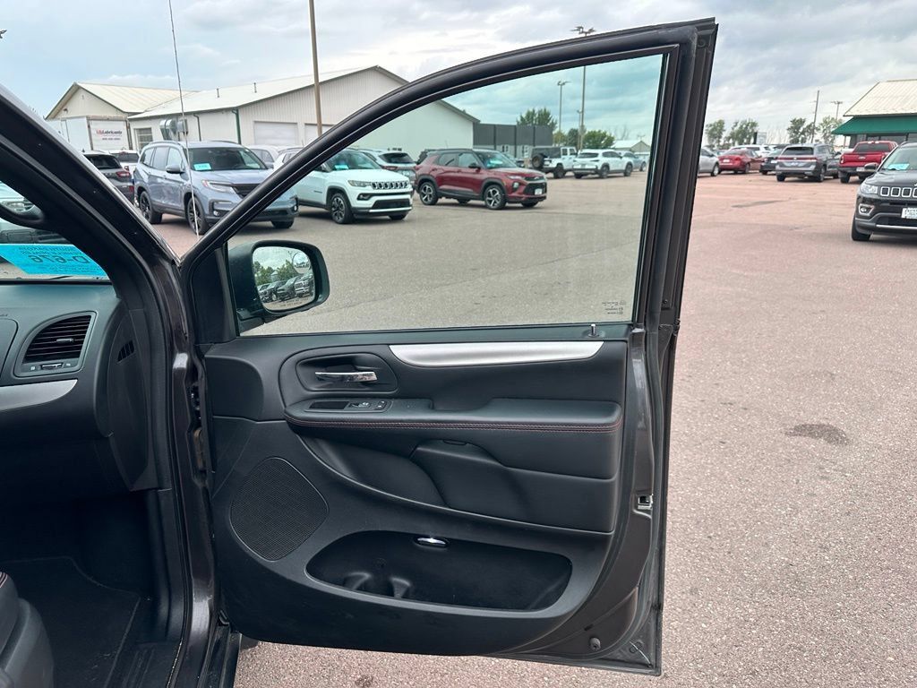 Used 2017 Dodge Grand Caravan GT FWD image 29