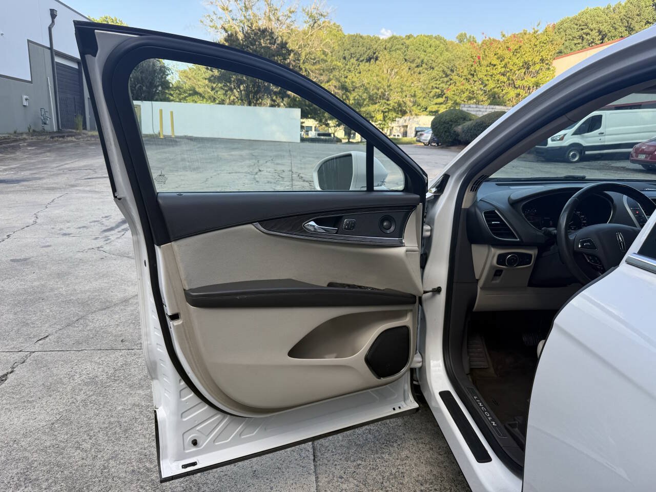 Used 2018 Lincoln MKX Reserve w/ Driver Assistance Package FWD image 30