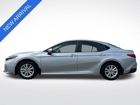 Used 2025 Toyota Camry LE w/ Convenience Package image 6