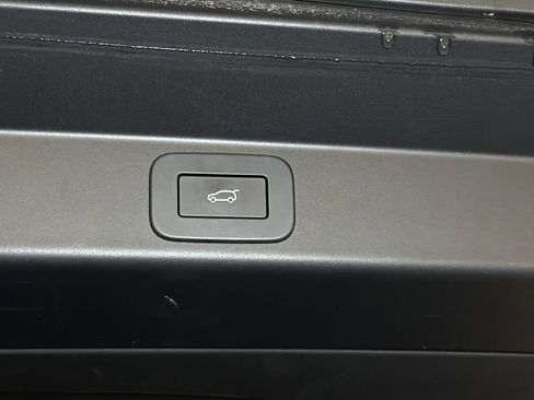 Used 2024 Land Rover Range Rover Sport SE image 16