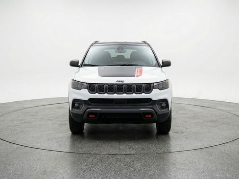 Used 2025 Jeep Compass Trailhawk AWD/4WD image 2