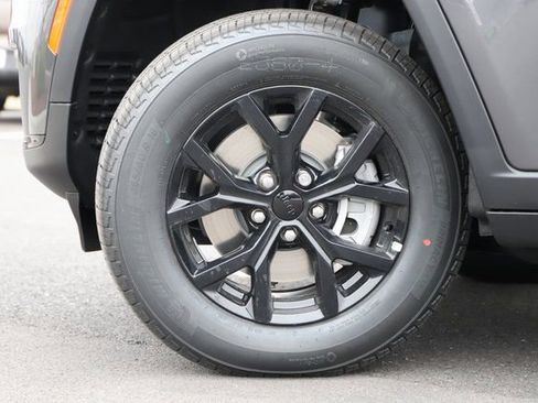 New 2025 Jeep Grand Cherokee L Altitude AWD/4WD image 2