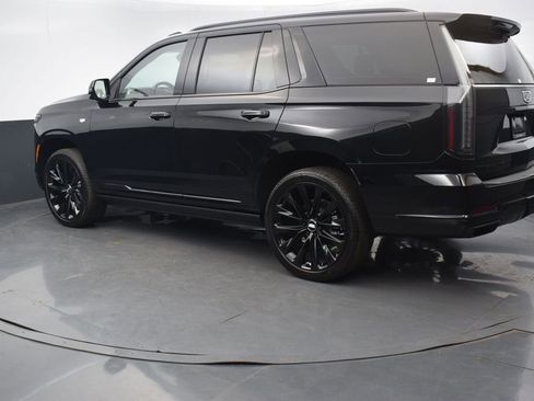 Certified 2026 Cadillac Escalade Platinum Sport w/ LPO, ONYX Package AWD/4WD image 4