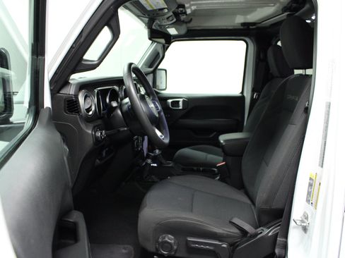 Used 2023 Jeep Wrangler Unlimited Sahara AWD/4WD image 12