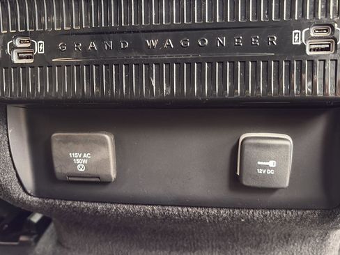 Used 2022 Jeep Grand Wagoneer Series III w/ Rear Seat Video Group 1 AWD/4WD image 31