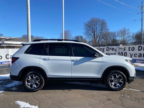 Certified 2022 Honda Passport TrailSport image 2