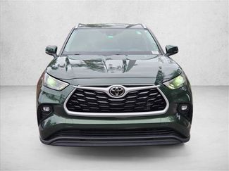 Used 2023 Toyota Highlander XLE FWD video 2