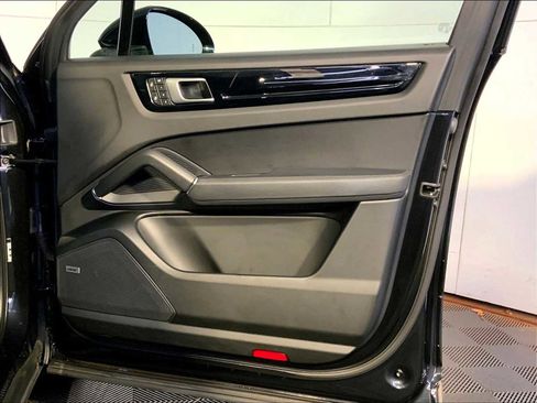 Certified 2022 Porsche Cayenne image 26