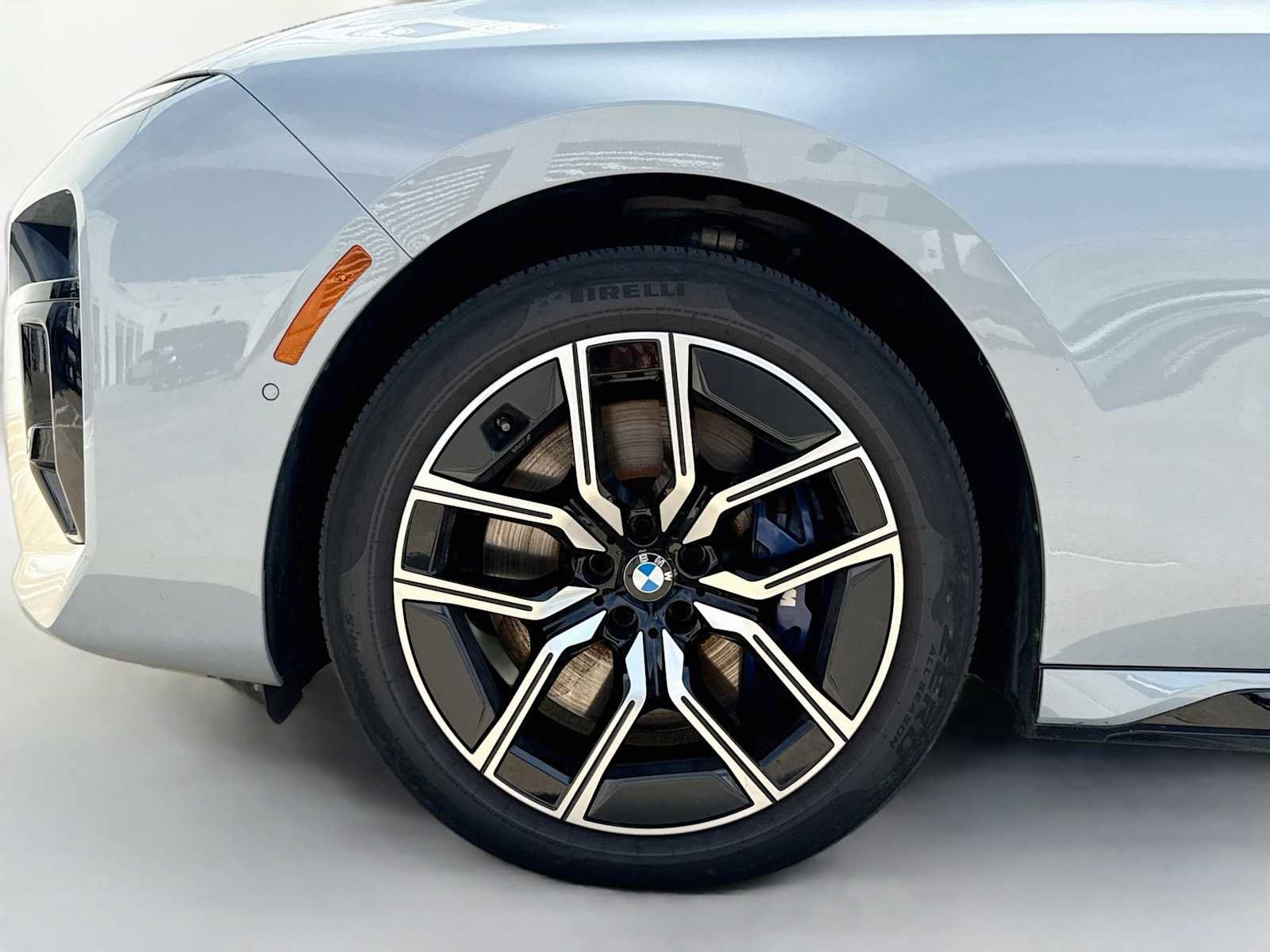 Used 2025 BMW 760i xDrive w/ Premium Package AWD/4WD image 6