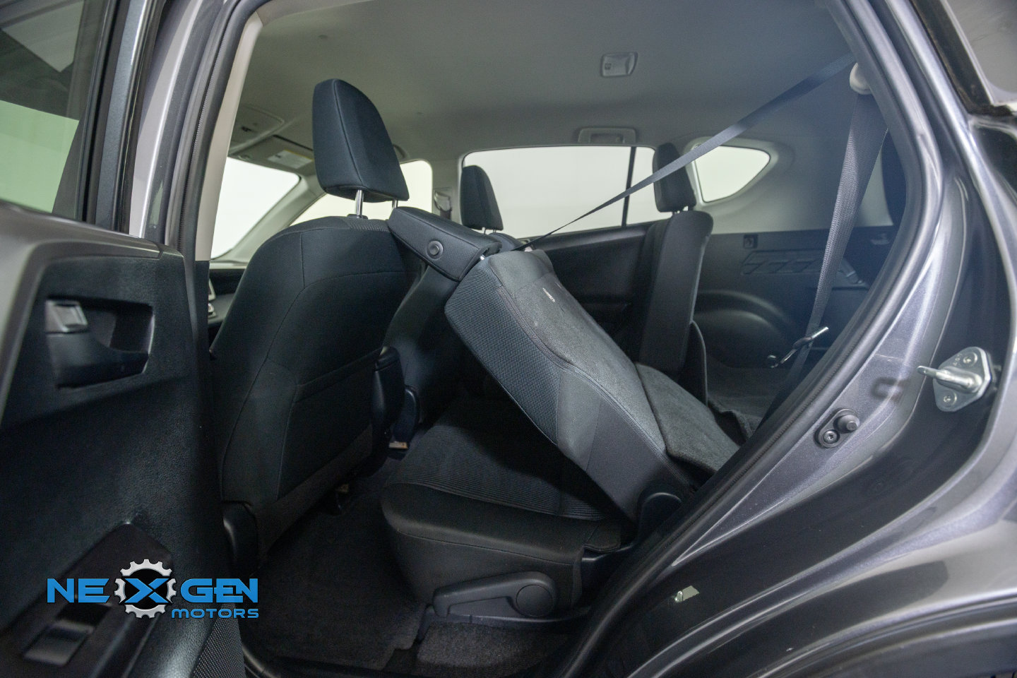 Used 2016 Toyota RAV4 LE FWD image 27