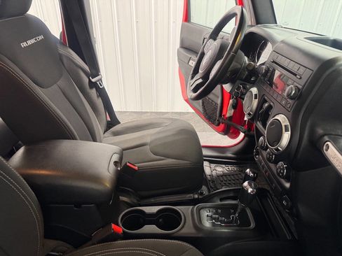 Used 2016 Jeep Wrangler Unlimited Rubicon w/ Connectivity Group image 20