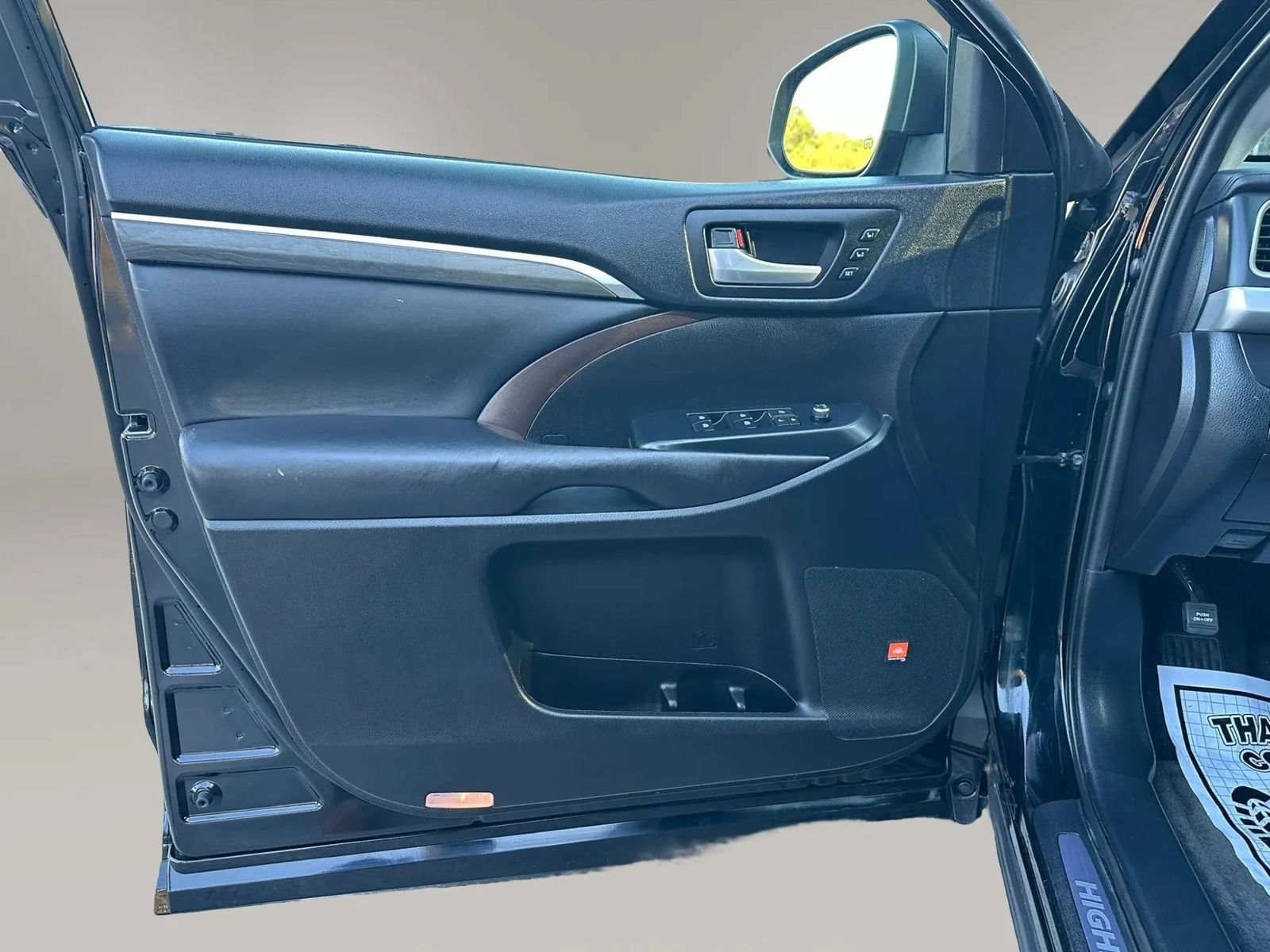 Used 2019 Toyota Highlander Limited FWD image 13