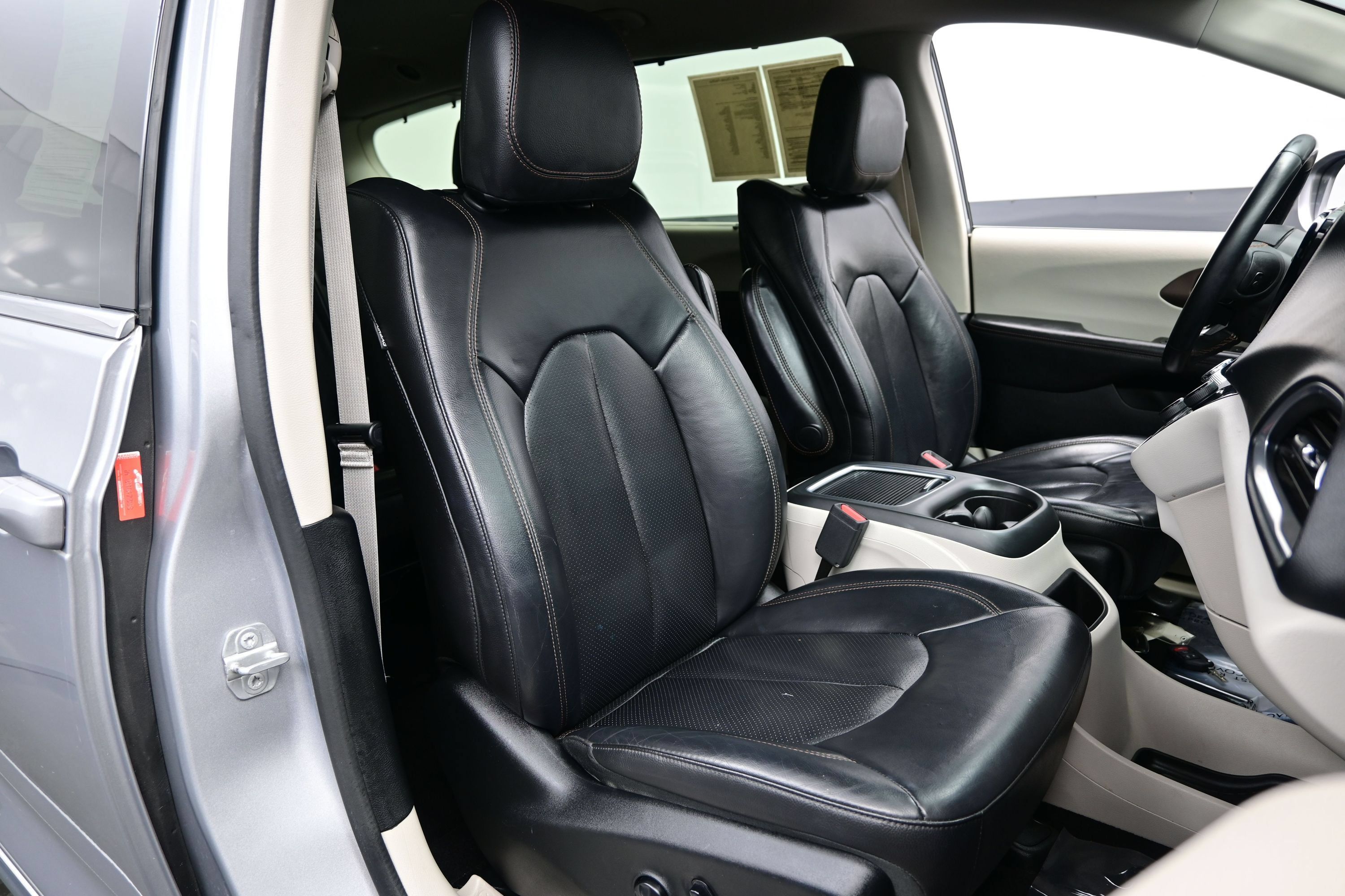 Used 2018 Chrysler Pacifica Touring-L Plus FWD image 13