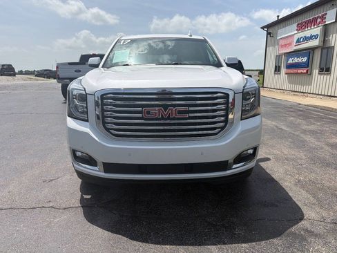 Used 2017 GMC Yukon SLT w/ Premium Edition AWD/4WD image 3