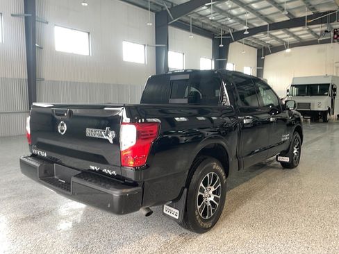 Used 2021 Nissan Titan SV w/ SV Convenience Package image 20