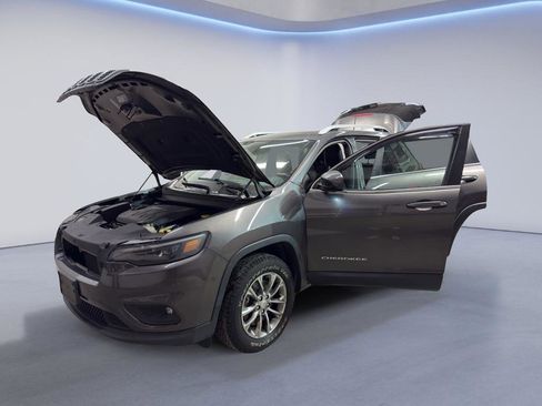 Used 2019 Jeep Cherokee Latitude Plus w/ Comfort/Convenience Group image 10