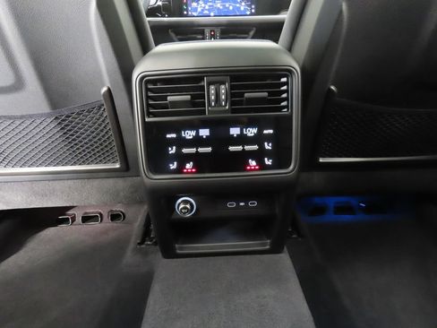 Certified 2026 Porsche Cayenne S AWD/4WD image 33