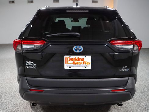 Used 2022 Toyota RAV4 LE AWD/4WD image 8