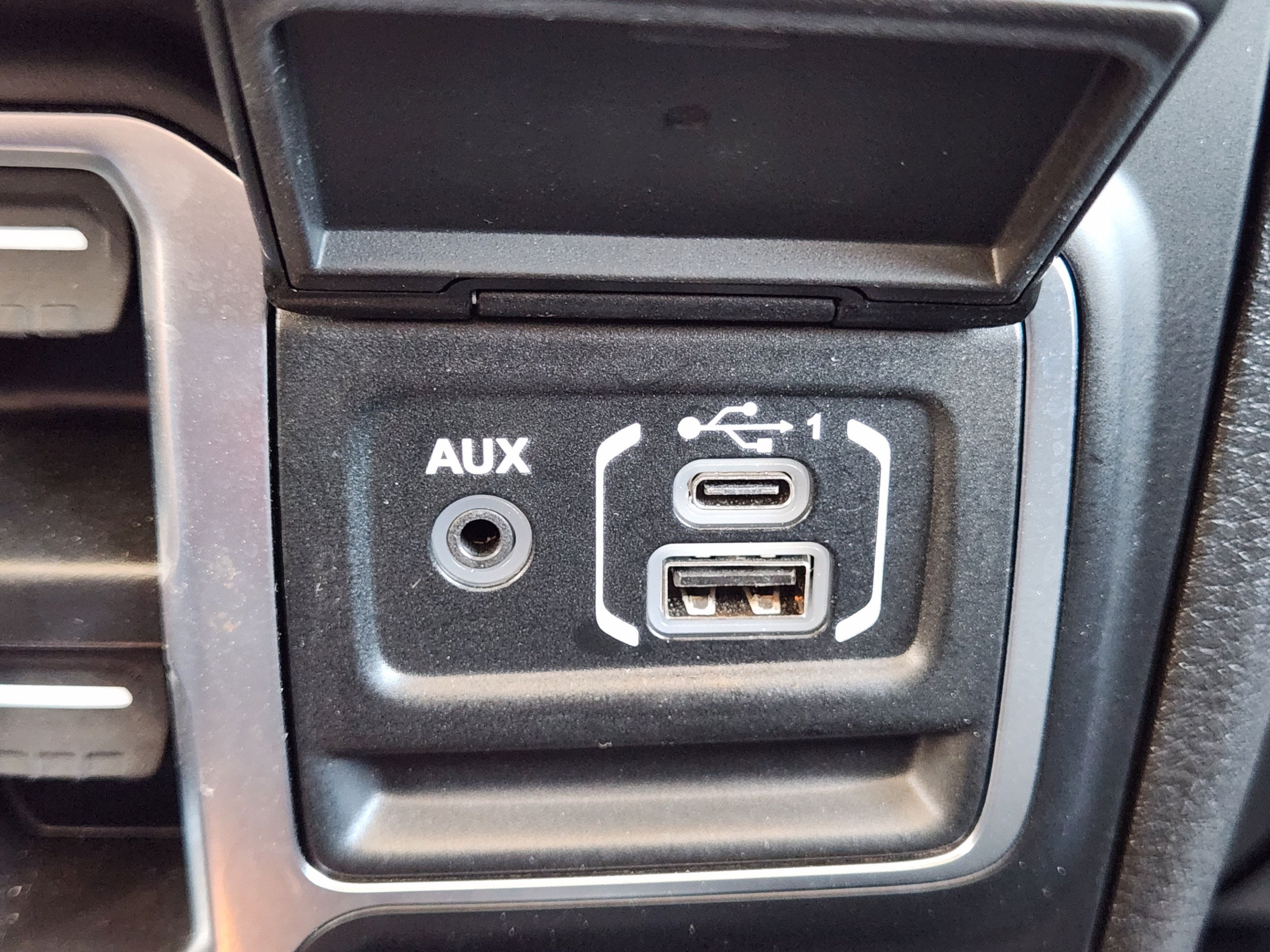 Used 2026 Jeep Wrangler Unlimited Rubicon AWD/4WD image 16