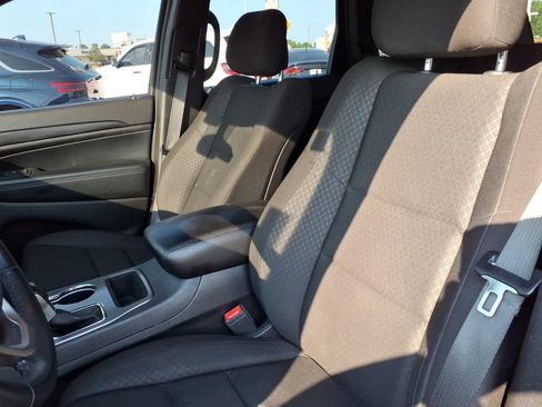 Certified 2021 Jeep Grand Cherokee Laredo AWD/4WD image 11