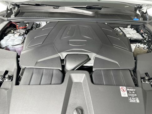 Certified 2025 Porsche Cayenne Coupe image 40