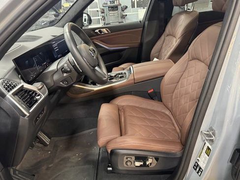 Used 2025 BMW X7 xDrive40i w/ M Sport Package AWD/4WD image 26