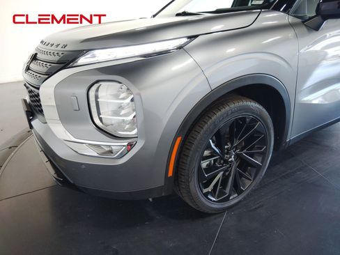 Used 2022 Mitsubishi Outlander SE image 42