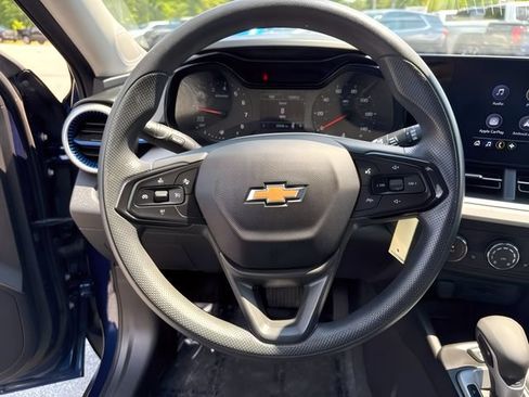 Used 2024 Chevrolet Trax LS w/ LS Convenience Package FWD image 19