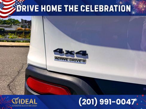 Used 2016 Jeep Cherokee Latitude w/ Cold Weather Group AWD/4WD image 38