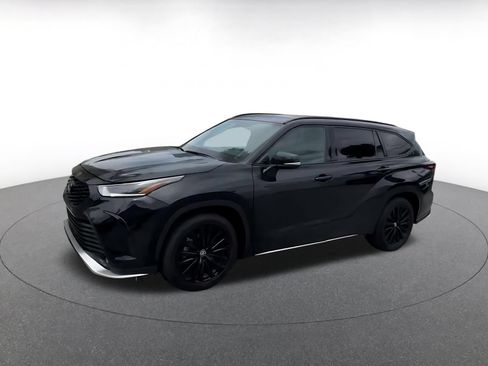 Used 2024 Toyota Highlander XSE FWD image 7