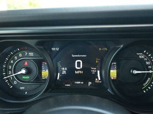 Used 2025 Jeep Wrangler Unlimited Sahara w/ Safety Group AWD/4WD image 20