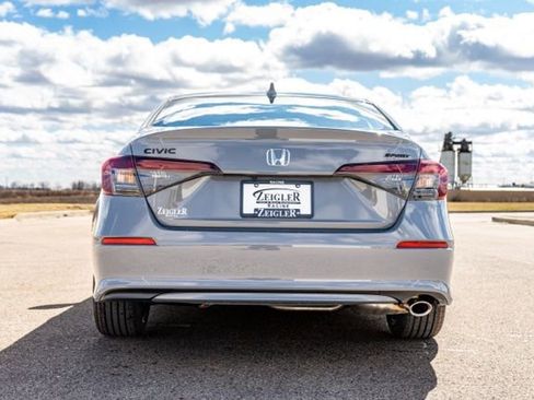 Used 2025 Honda Civic Sport image 6