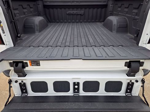 Used 2024 GMC Sierra 1500 AT4 w/ Technology Package AWD/4WD image 30